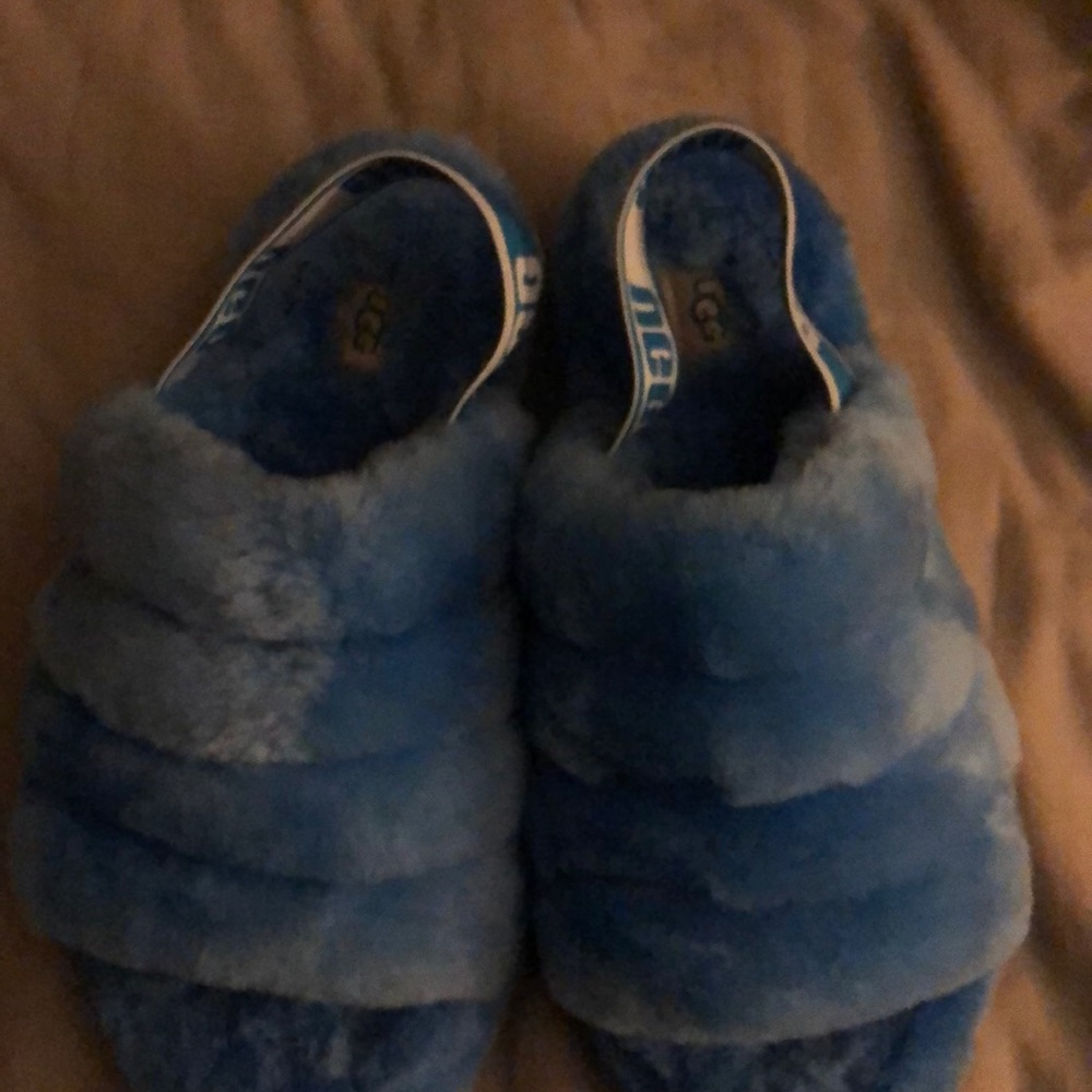 Uggs fur slides